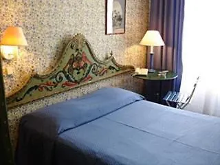 Agora מלון 2*